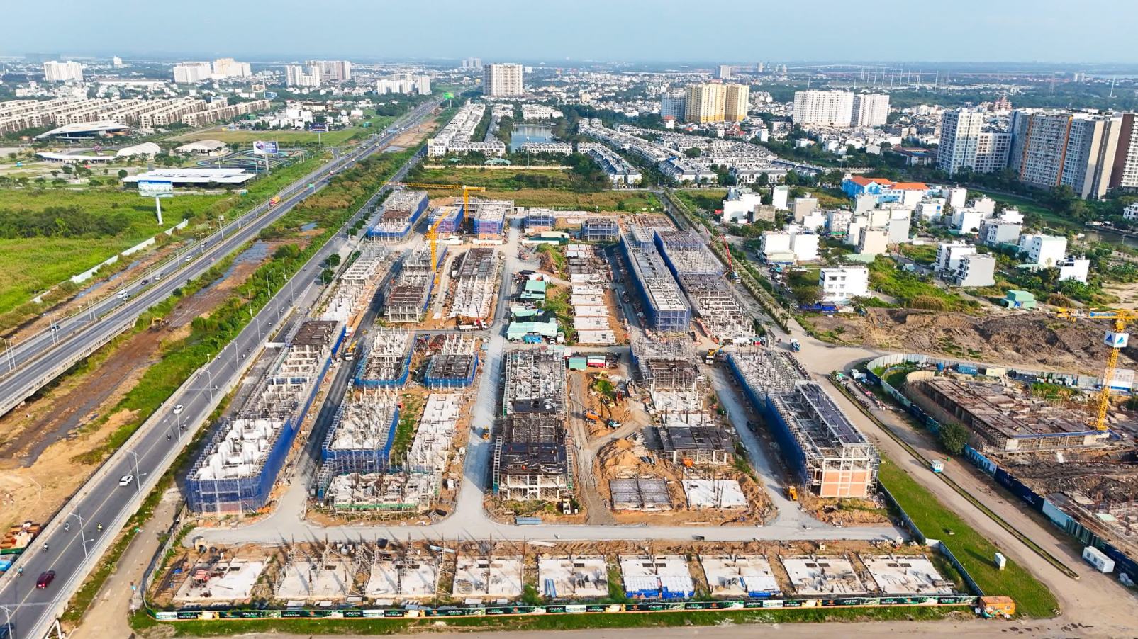 Cận cảnh dự án Senturia An Phú do Công ty CP Bất động sản Tiến Phước (Tiến Phước Group) là đơn vị đầu tư, xây dựng có vị trí tại khu Nam Rạch Chiếc (trước sáp nhập là phường An Phú, TP Thủ Đức, nay là phường Bình Trưng, TP.HCM). (Ảnh TH)